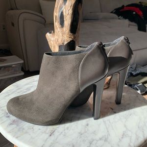 Nine West Gray Heels